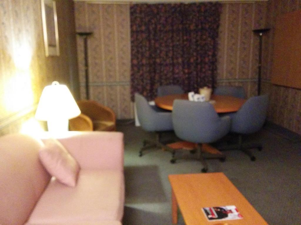 Burnside Hotel Dartmouth Room photo