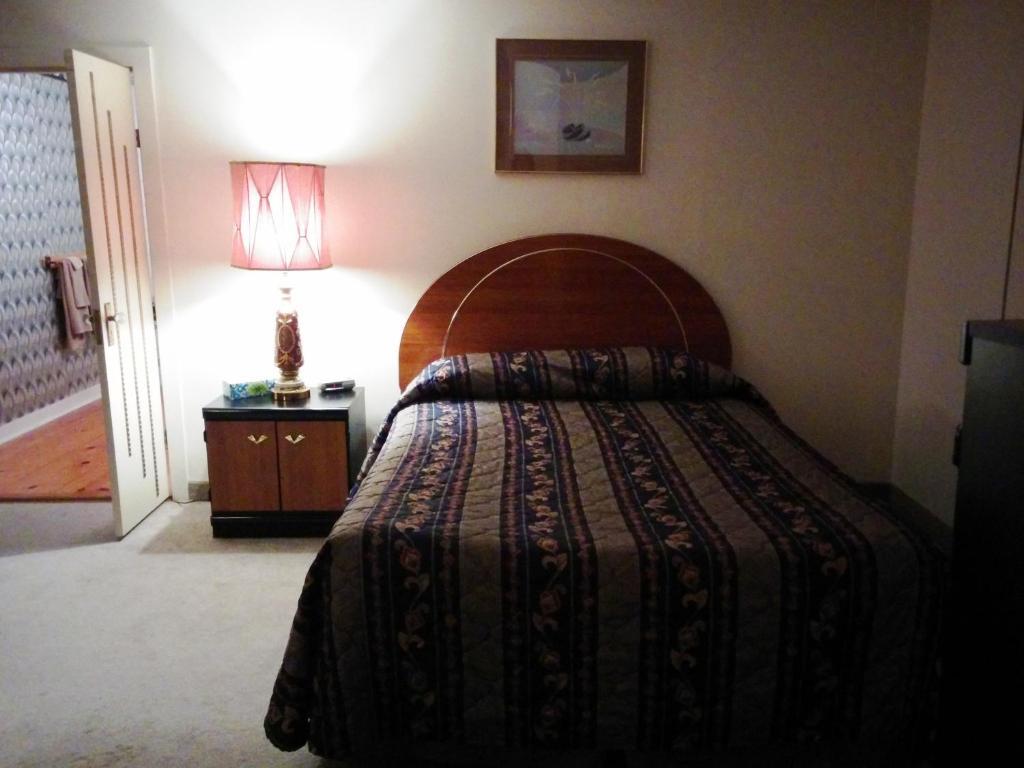 Burnside Hotel Dartmouth Room photo